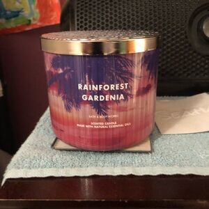 NIB Bath & Body Rainforest Gardenia 3 -Wick 14.5 oz Candle